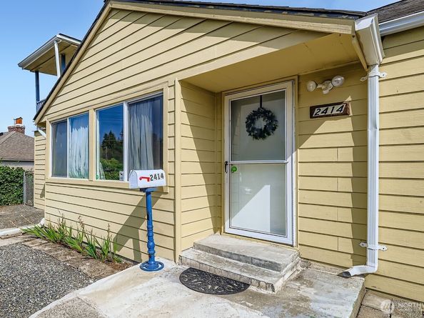 2414 S 121st Place, Seattle WA 98168