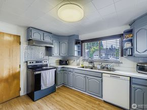 2414 S 121st Place, Seattle WA 98168