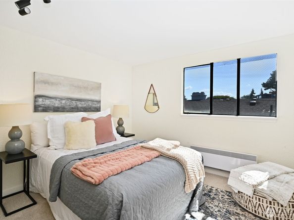 3710 25th Place W 405, Seattle WA 98199