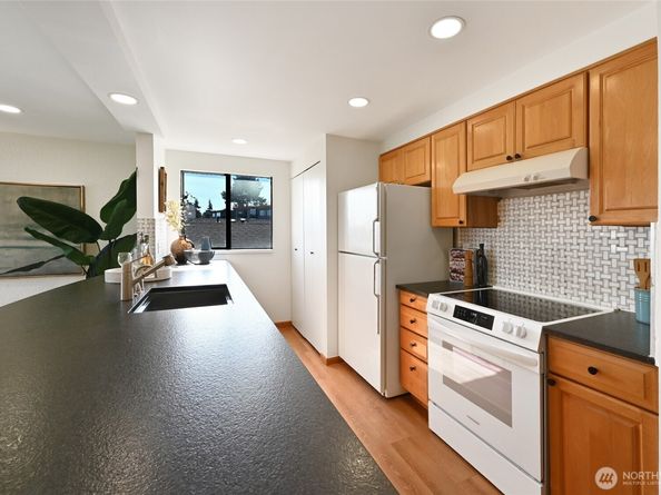 3710 25th Place W 405, Seattle WA 98199