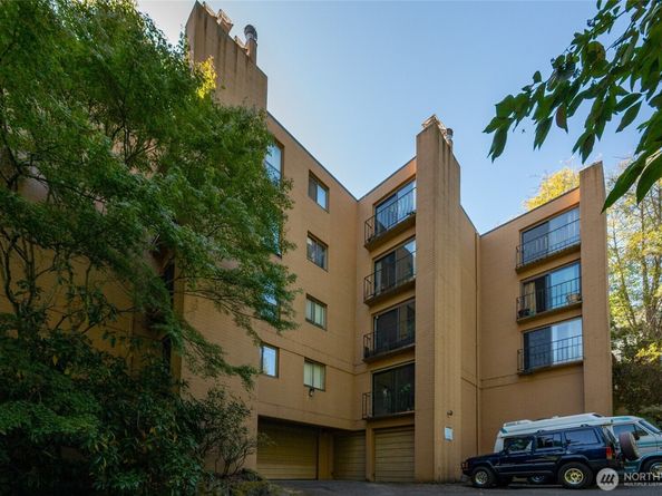 3710 25th Place W 405, Seattle WA 98199