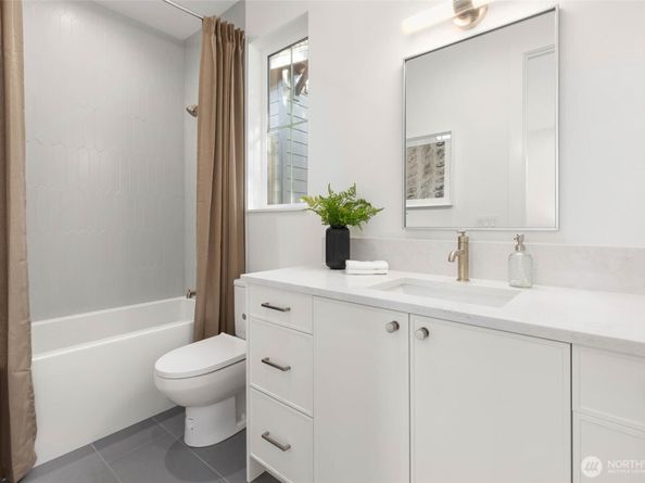 208 106th Avenue SE, Bellevue WA 98004