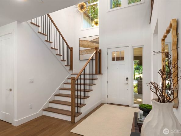 208 106th Avenue SE, Bellevue WA 98004