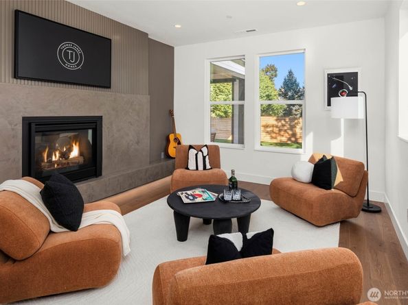 208 106th Avenue SE, Bellevue WA 98004