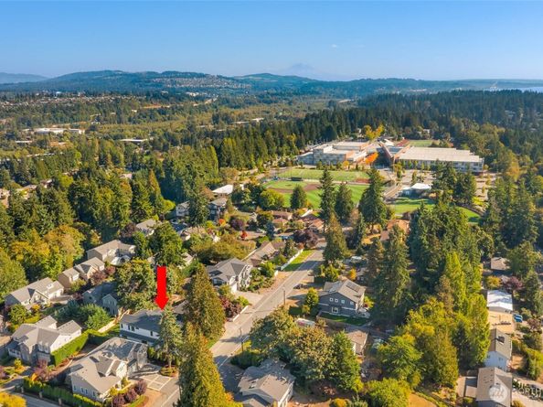 208 106th Avenue SE, Bellevue WA 98004