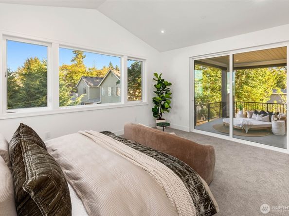208 106th Avenue SE, Bellevue WA 98004