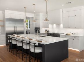 208 106th Avenue SE, Bellevue WA 98004