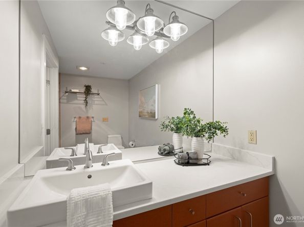 1550 Eastlake Avenue E 105, Seattle WA 98102