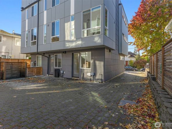 2444 NW 64th Street C, Seattle WA 98107