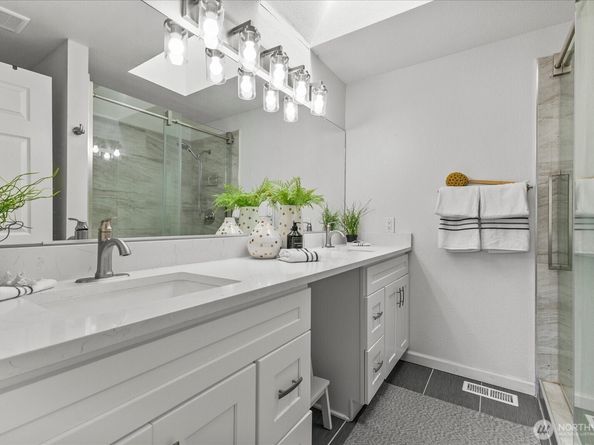 1027 SW 352nd Street, Federal Way WA 98023