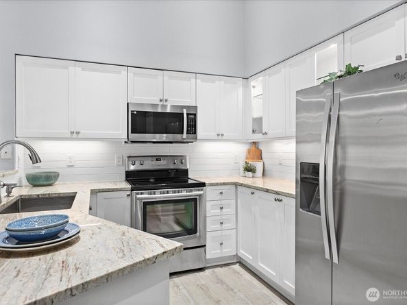 16125 NE Juanita Woodinville Way NE Way 403, Bothell WA 98011