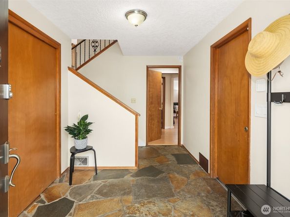 1711 NE 104th Street, Seattle WA 98125