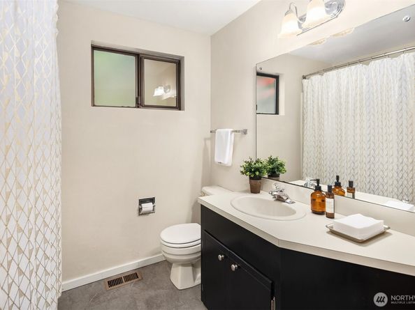 1711 NE 104th Street, Seattle WA 98125