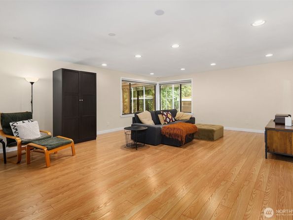 1711 NE 104th Street, Seattle WA 98125