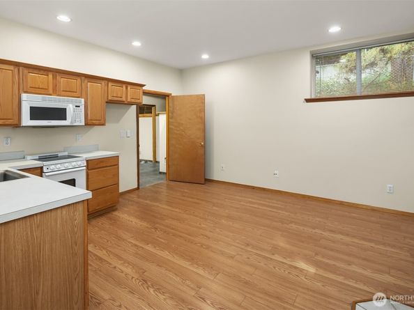 1711 NE 104th Street, Seattle WA 98125