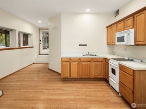 1711 NE 104th Street, Seattle WA 98125