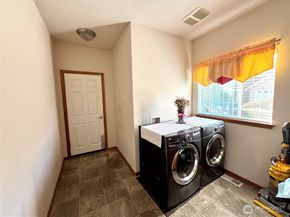 1612 Holbrook Avenue, Everett WA 98203