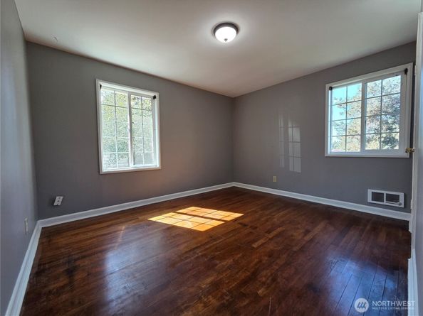 10603 12th Avenue SW, Seattle WA 98146