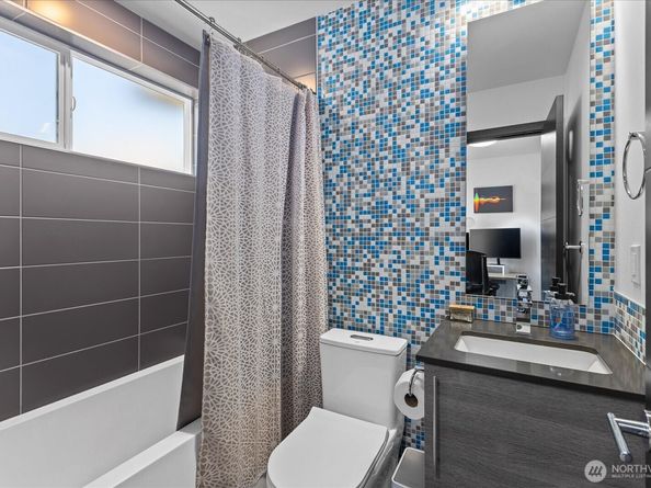 9211 15th Avenue SW B, Seattle WA 98106
