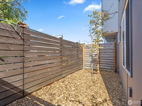9211 15th Avenue SW B, Seattle WA 98106