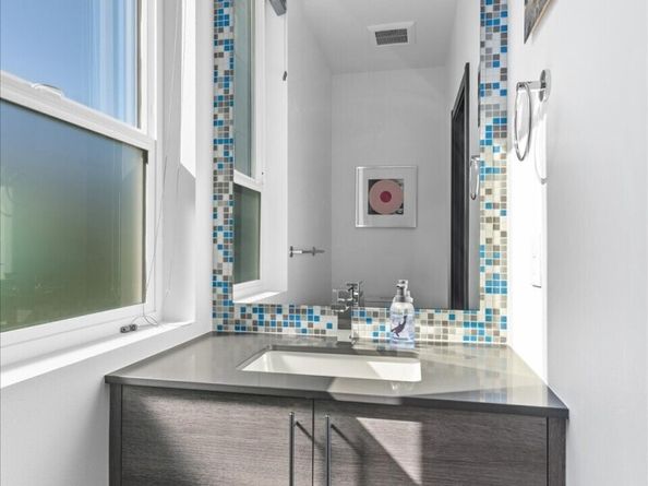 9211 15th Avenue SW B, Seattle WA 98106