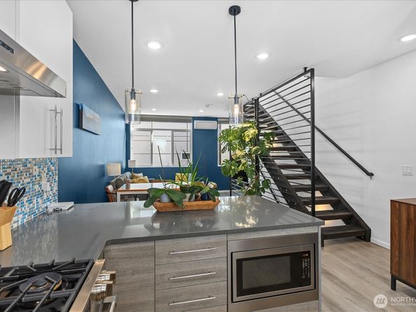 9211 15th Avenue SW B, Seattle WA 98106