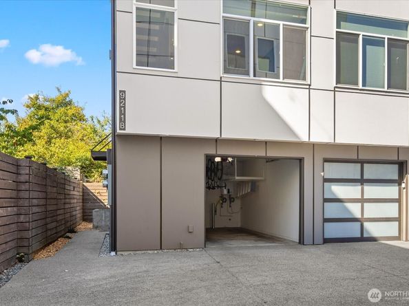 9211 15th Avenue SW B, Seattle WA 98106