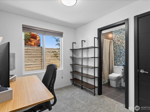 9211 15th Avenue SW B, Seattle WA 98106