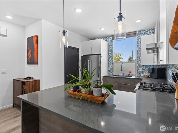 9211 15th Avenue SW B, Seattle WA 98106