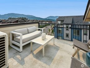 1048 7th Avenue NE, Issaquah WA 98029