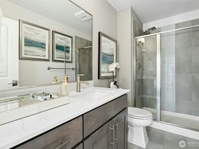 1048 7th Avenue NE, Issaquah WA 98029