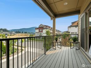 1048 7th Avenue NE, Issaquah WA 98029