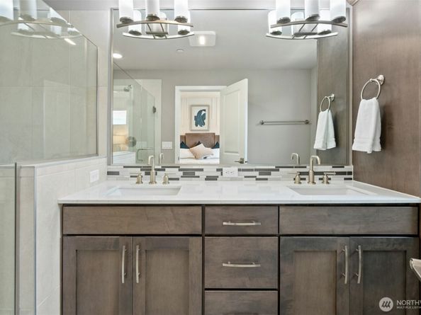 1048 7th Avenue NE, Issaquah WA 98029