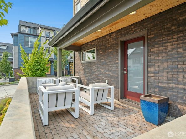 1048 7th Avenue NE, Issaquah WA 98029