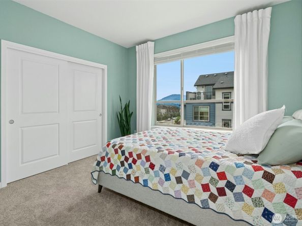 1048 7th Avenue NE, Issaquah WA 98029