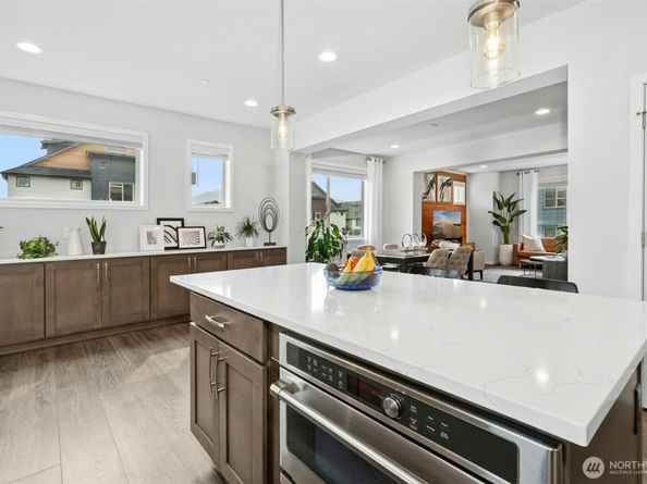 1048 7th Avenue NE, Issaquah WA 98029