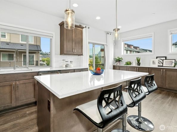 1048 7th Avenue NE, Issaquah WA 98029
