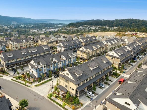 1048 7th Avenue NE, Issaquah WA 98029