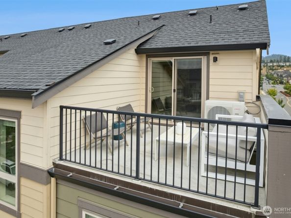 1048 7th Avenue NE, Issaquah WA 98029