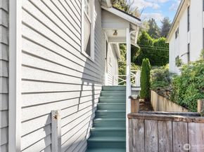2306 Bonair Place SW, Seattle WA 98116