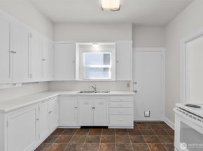 2306 Bonair Place SW, Seattle WA 98116