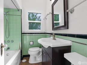 2306 Bonair Place SW, Seattle WA 98116