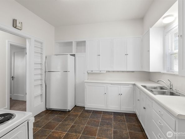 2306 Bonair Place SW, Seattle WA 98116