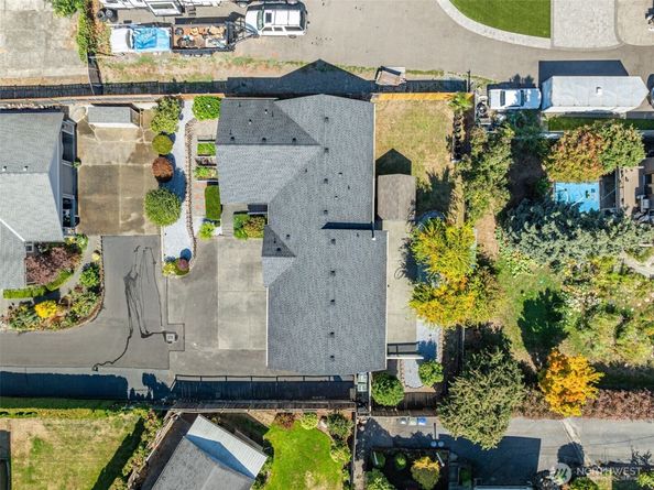 1022 S 225th Lane, Des Moines WA 98198