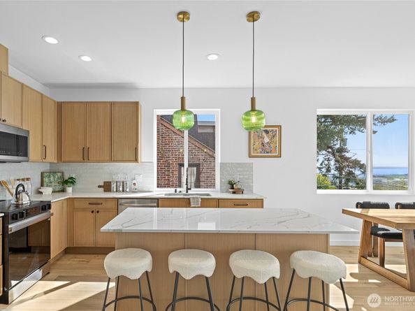 2538 14th Avenue W E, Seattle WA 98119