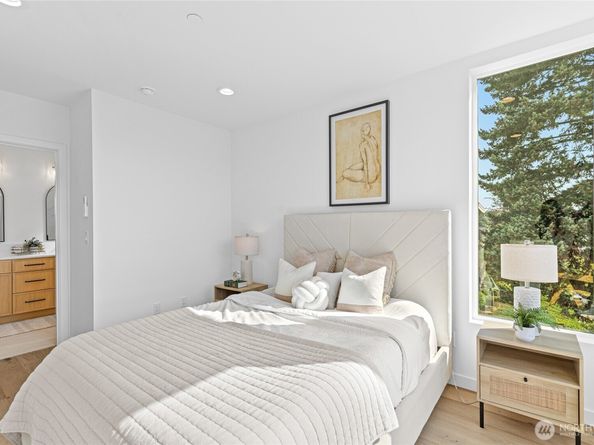 2538 14th Avenue W E, Seattle WA 98119