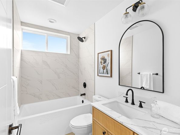 2538 14th Avenue W E, Seattle WA 98119