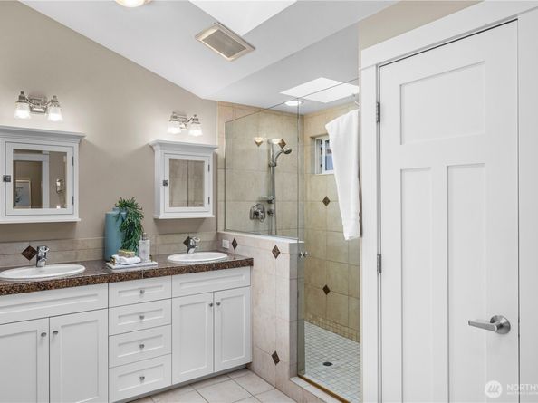 528 W Lake Sammamish Parkway SE, Bellevue WA 98008