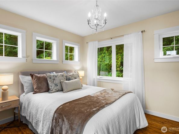 528 W Lake Sammamish Parkway SE, Bellevue WA 98008
