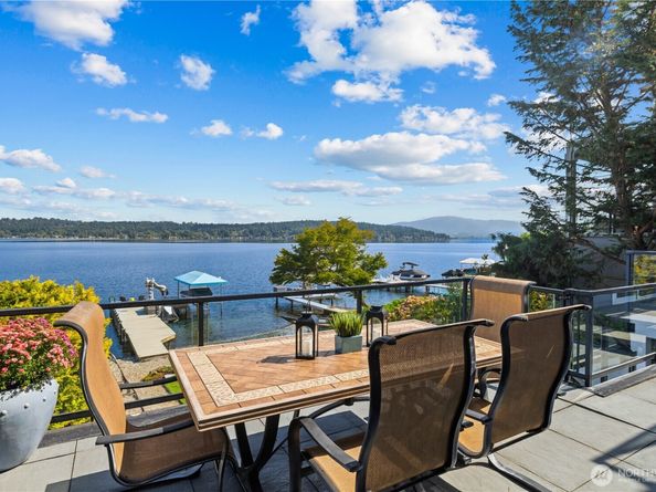 528 W Lake Sammamish Parkway SE, Bellevue WA 98008